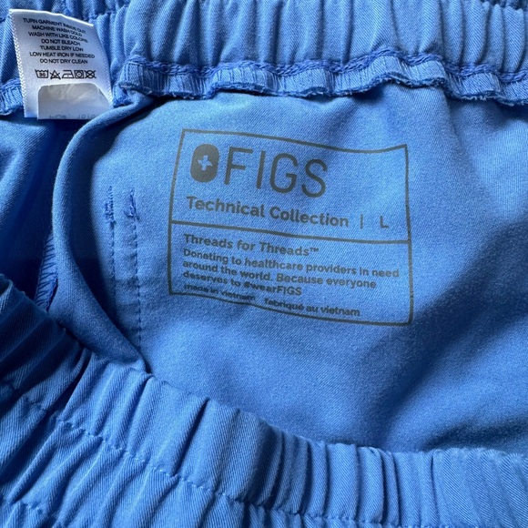FIGS Large Scrubs Set - Picture 7 of 8